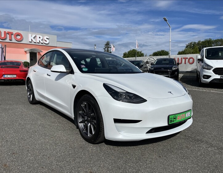 Tesla Model 3 1