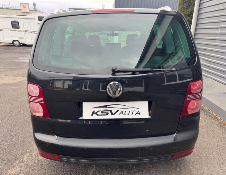 Volkswagen Touran 8