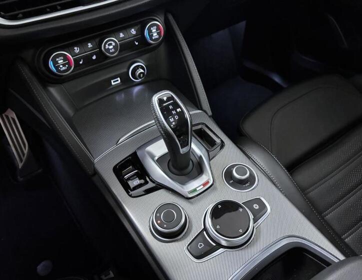 Alfa Romeo Stelvio 16