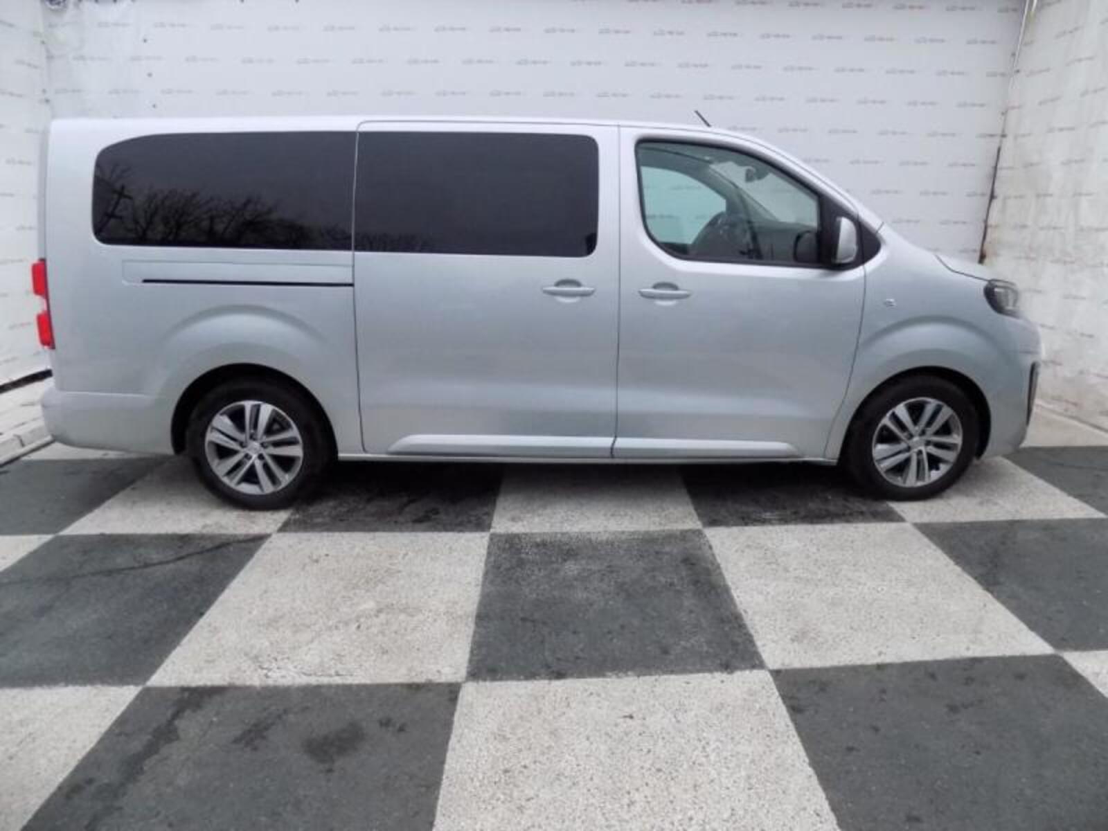 Peugeot Traveller 6