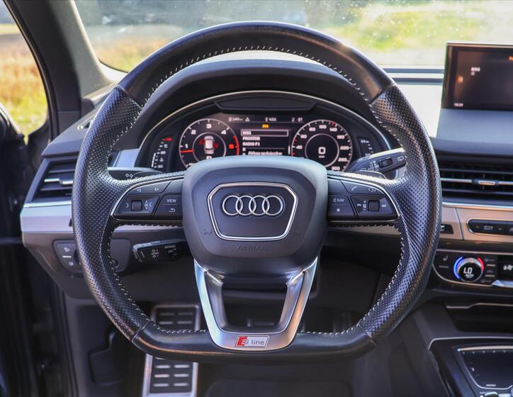 Audi Q7 21