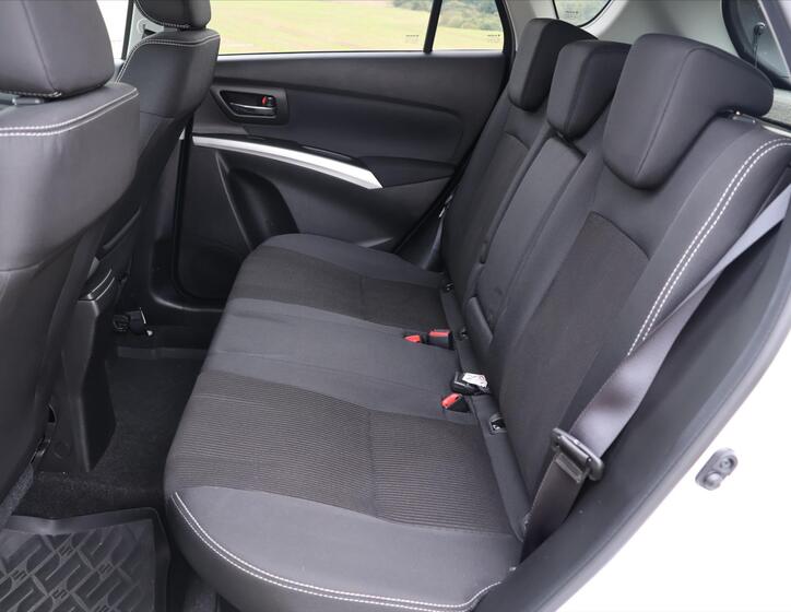 Suzuki SX4 S-Cross 14
