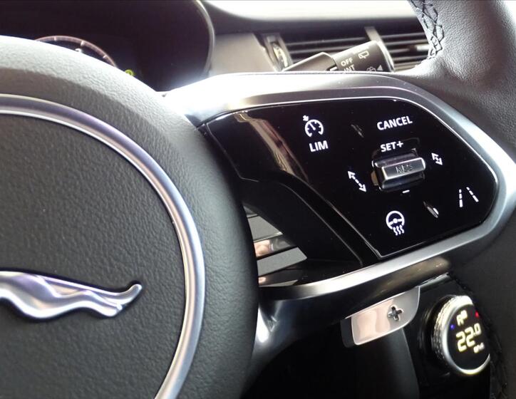 Jaguar E-Pace 27