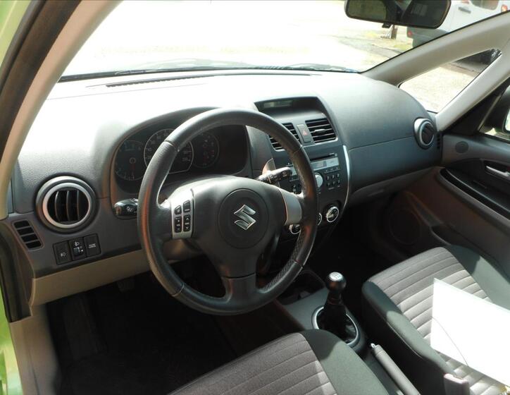 Suzuki SX4 8