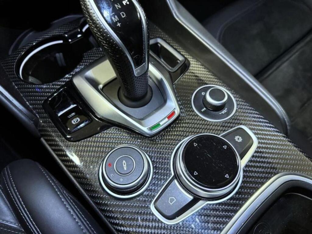 Alfa Romeo Giulia 19