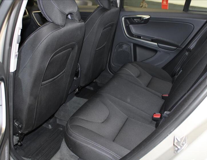 Volvo V60 13