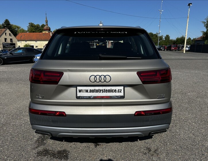 Audi Q7 4
