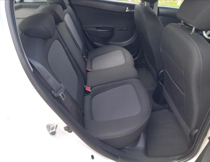 Hyundai i20 15