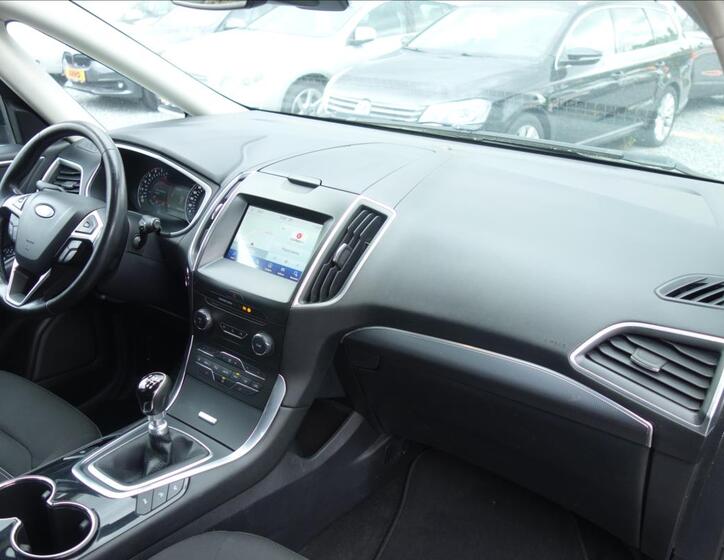 Ford Galaxy 12