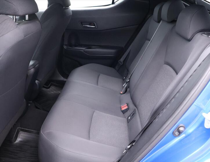 Toyota C-HR 13