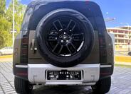 Land Rover Defender 4