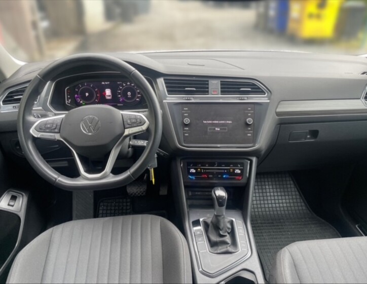 Volkswagen Tiguan 9