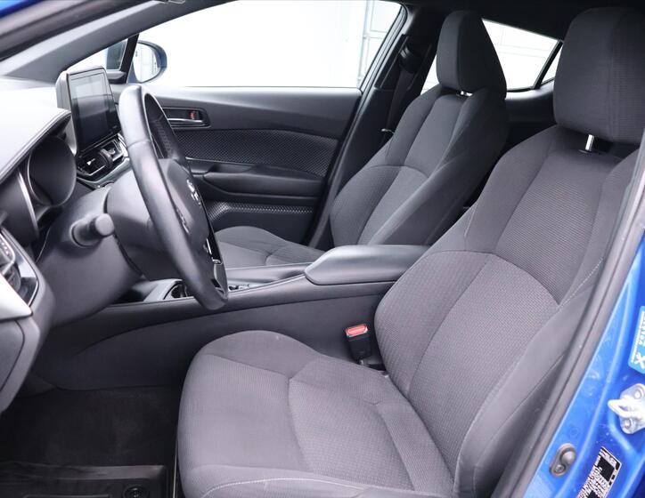 Toyota C-HR 10