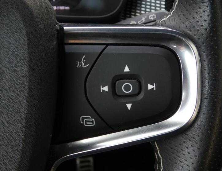 Volvo XC40 12