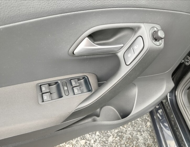 Volkswagen Polo 10
