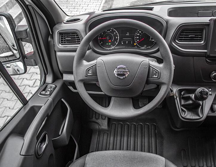 Nissan NV400 29