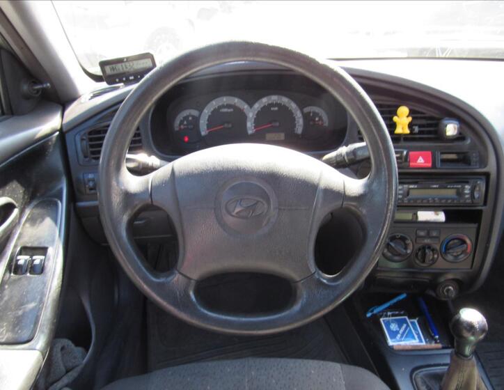 Hyundai Elantra 12
