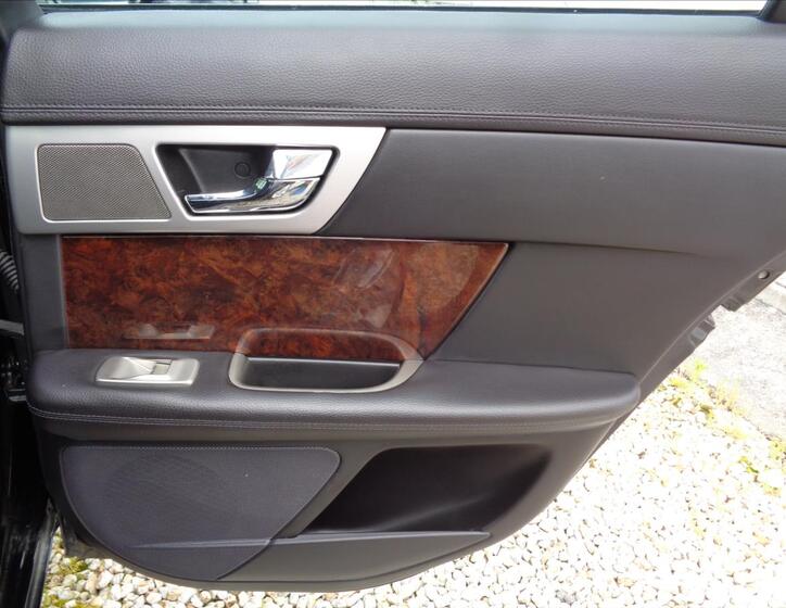 Jaguar XF 28