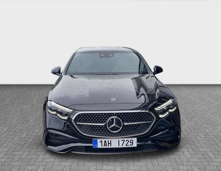 Mercedes-Benz Třídy E 8