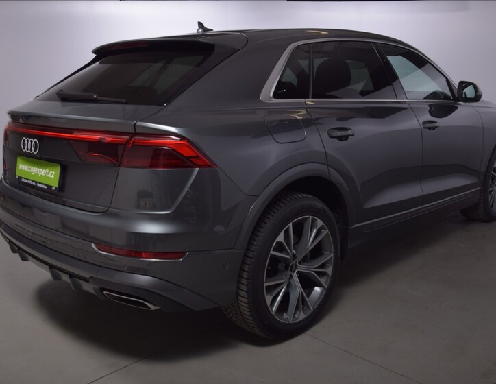 Audi Q8 6