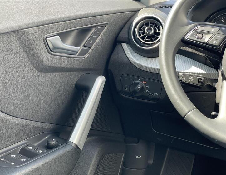 Audi Q2 15