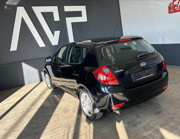 KIA Ceed 8