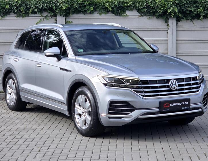 Volkswagen Touareg 1