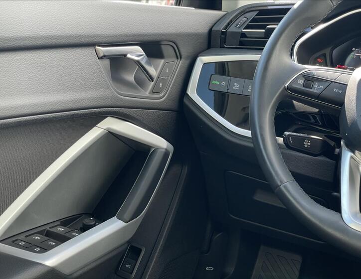 Audi Q3 15