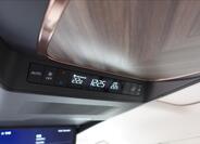 Lexus LM 350h 42