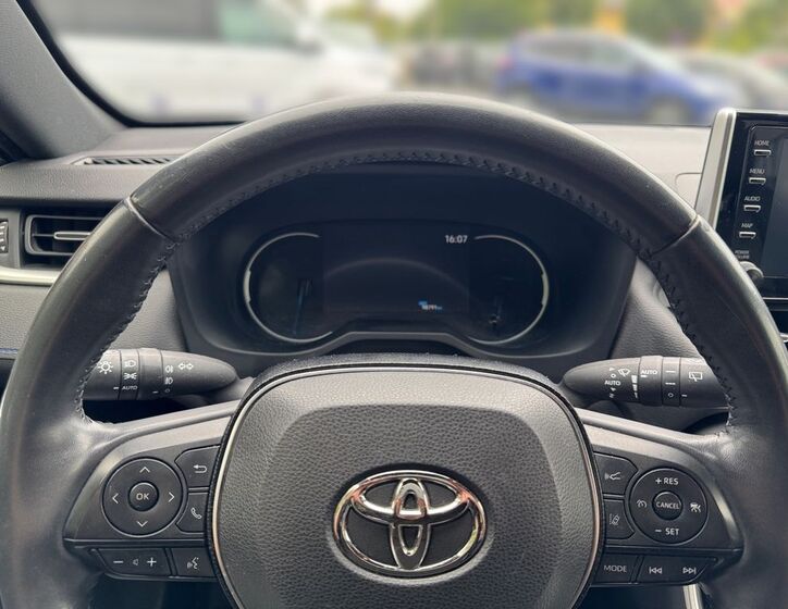 Toyota RAV4 8