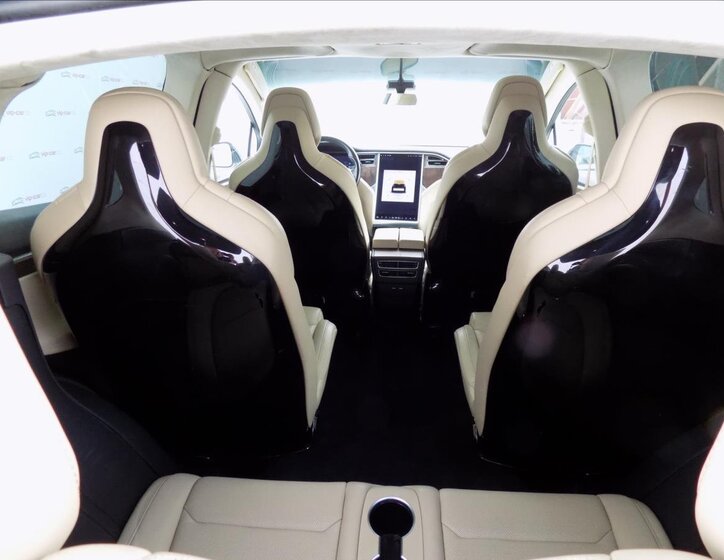 Tesla Model X 13