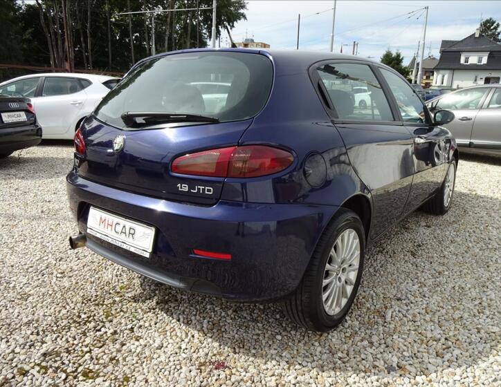 Alfa Romeo 147 7