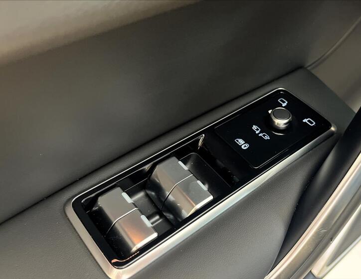 Jaguar F-Pace 11
