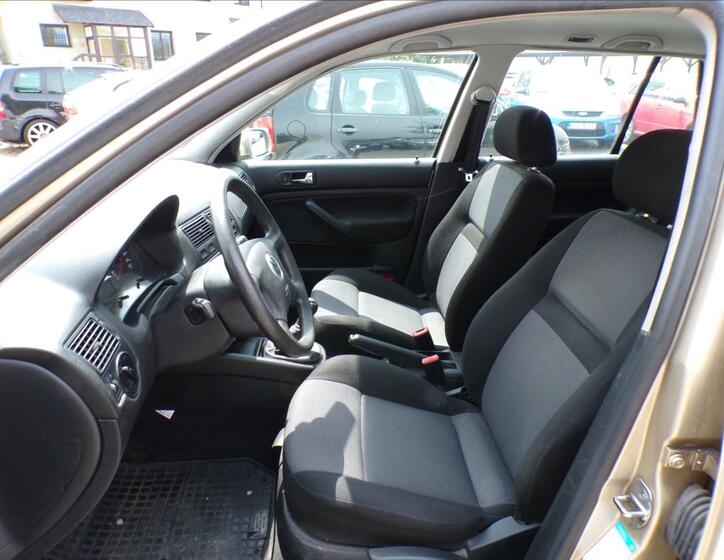 Volkswagen Golf 11