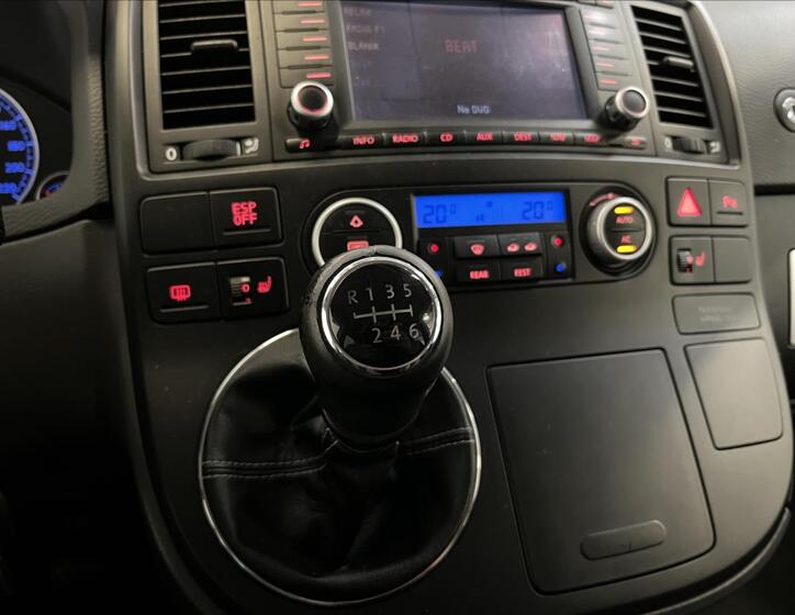 Volkswagen Multivan 13