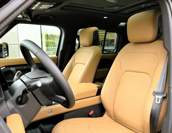 Land Rover Defender 11