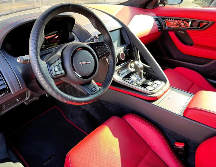 Jaguar F-Type 11