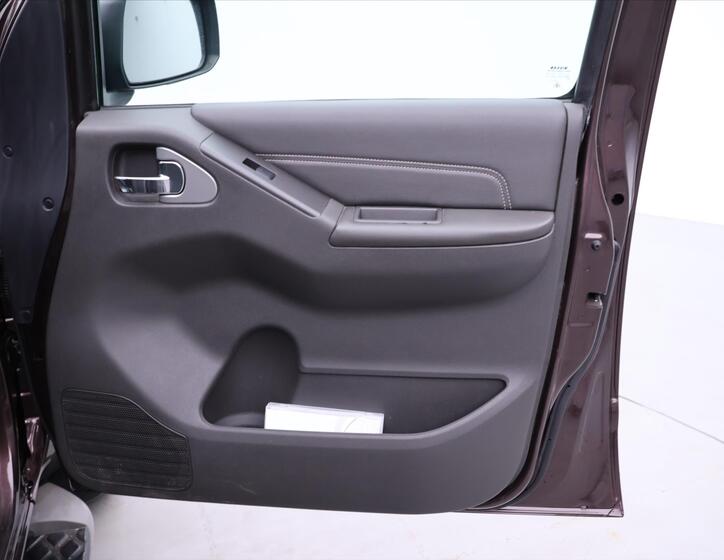 Nissan Pathfinder 12