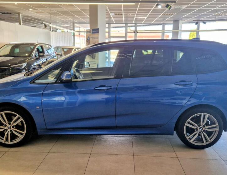 BMW Řada 2 8