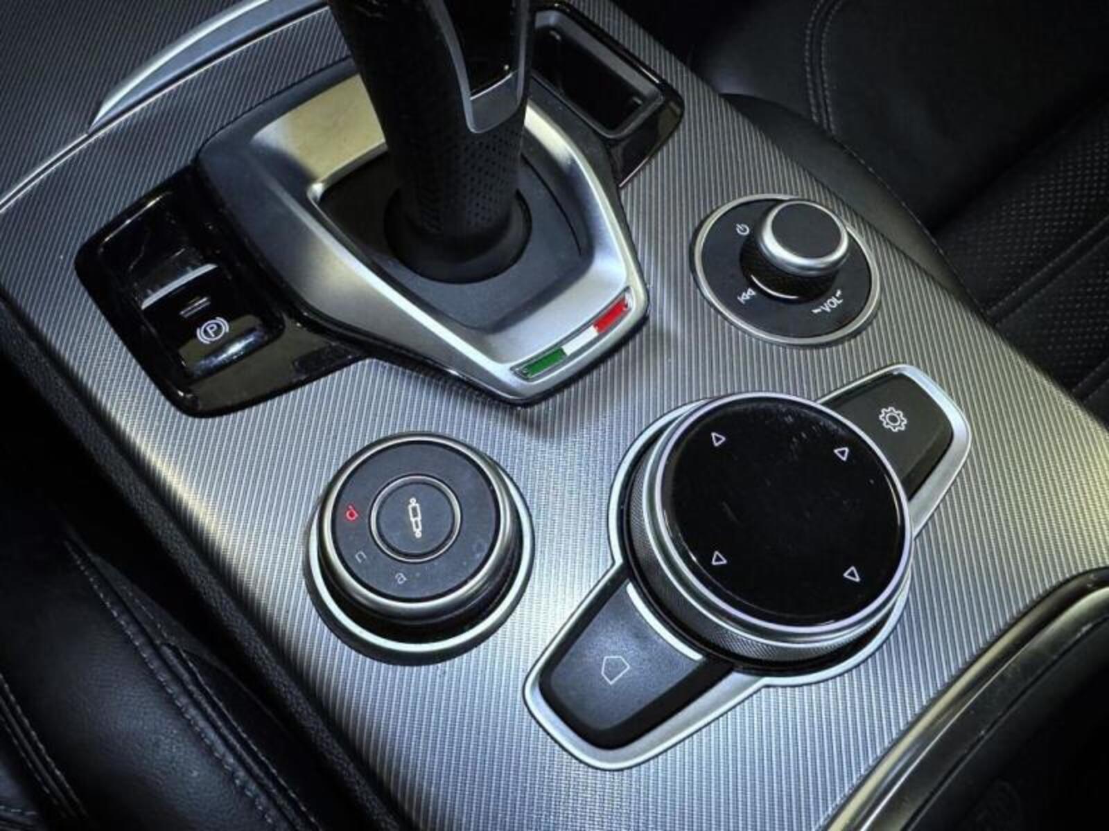 Alfa Romeo Stelvio 17