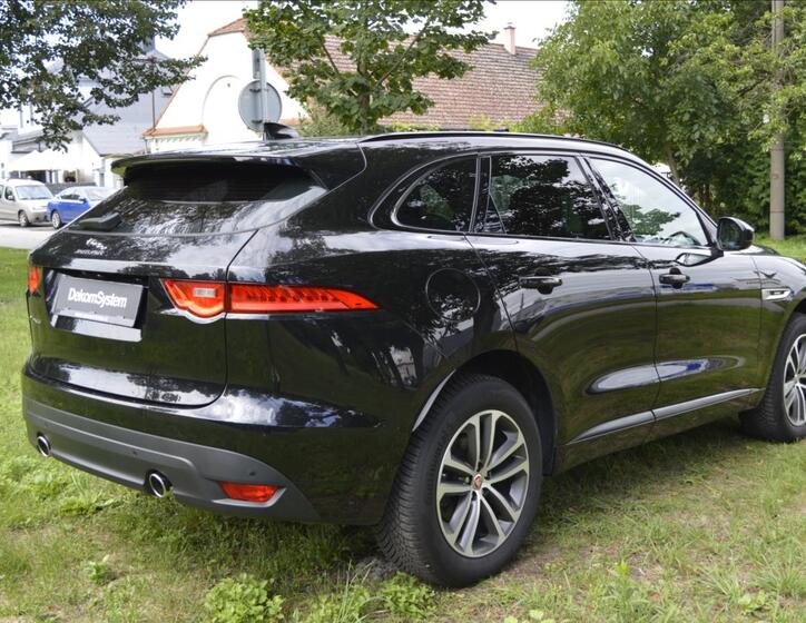 Jaguar F-Pace 5