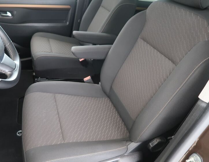 Toyota ProAce 9