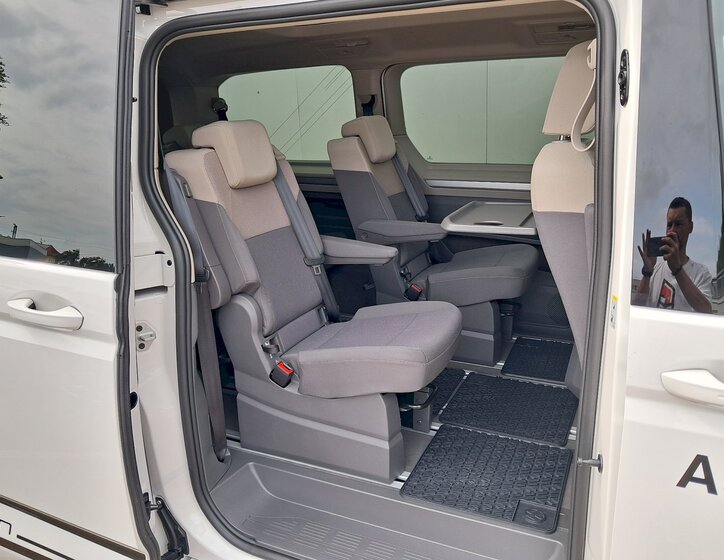 Volkswagen Multivan 23