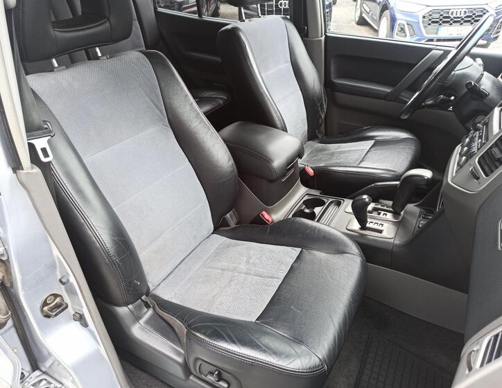 Mitsubishi Pajero 12