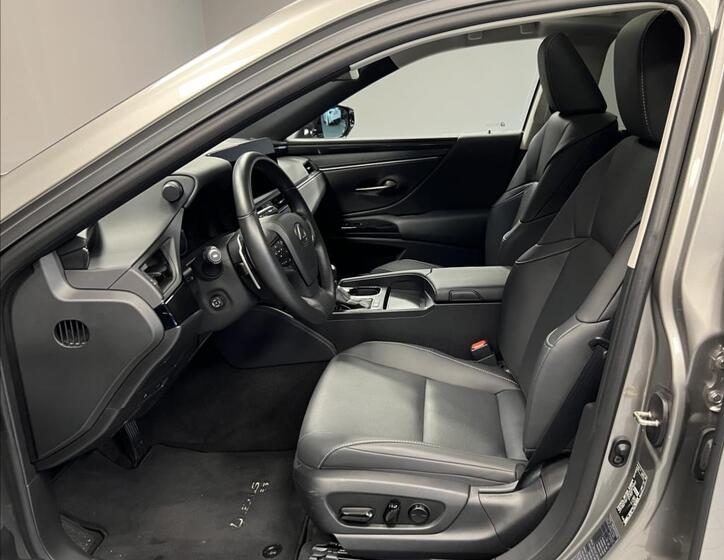 Lexus ES 300h 6