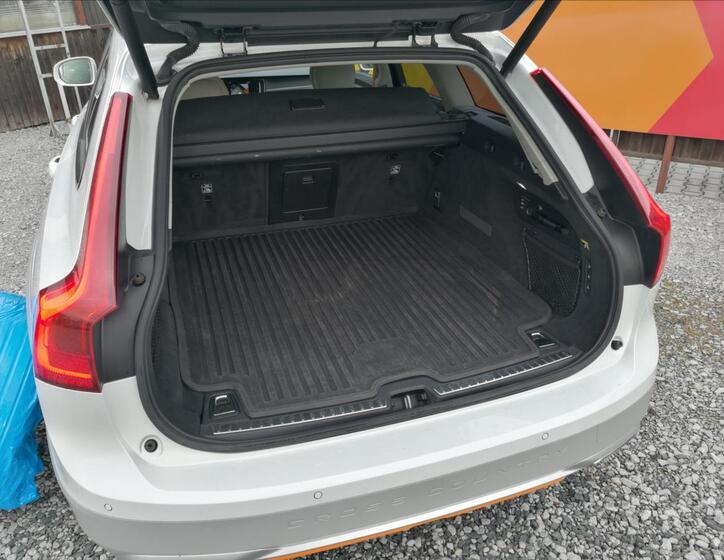Volvo V90 22