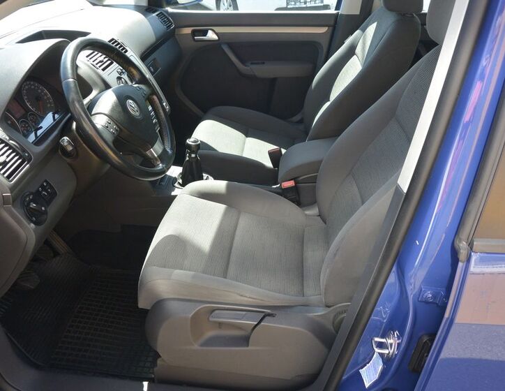 Volkswagen Touran 8