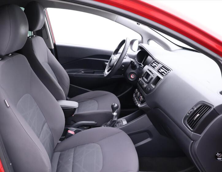 KIA Rio 12