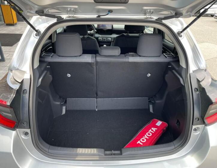 Toyota Yaris 8