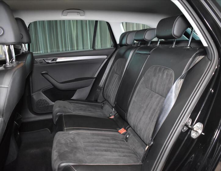 Škoda Superb 9